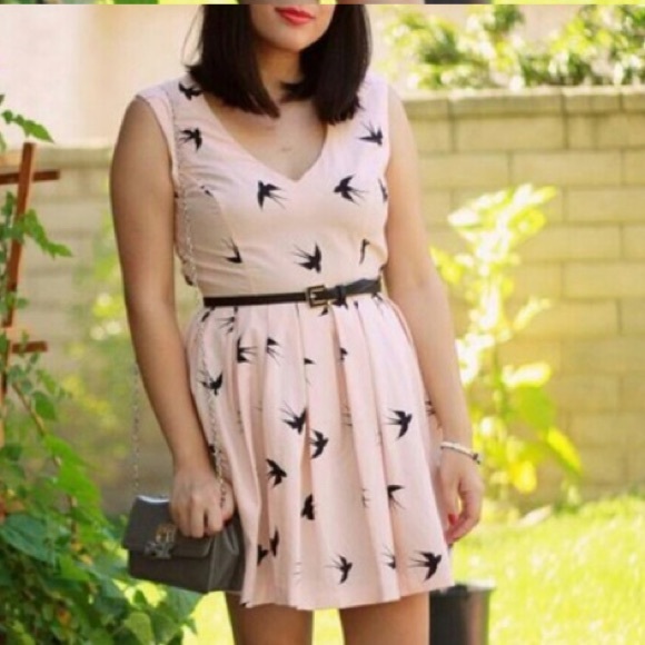 VINTAGE Bird Pattern Dress - Picture 2 of 7